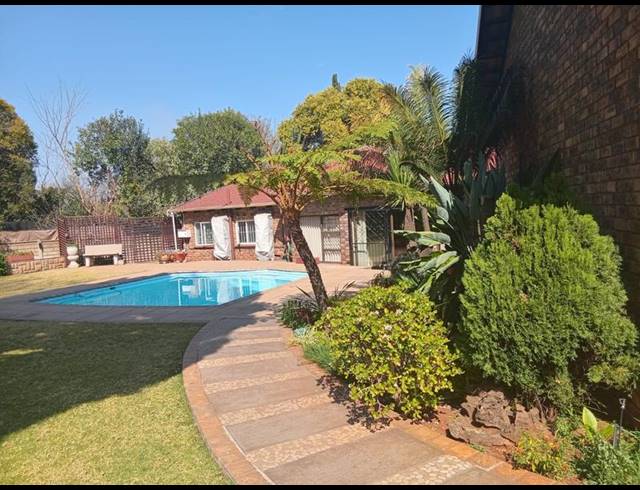 4 BEDROOM HOUSE FOR SALE IN HENNOPSPARK